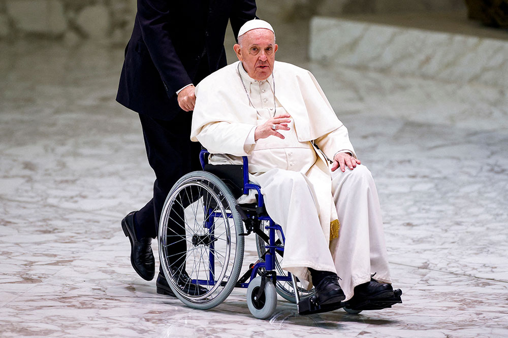 Papa puede postergar viaje a  Líbano por motivos de salud