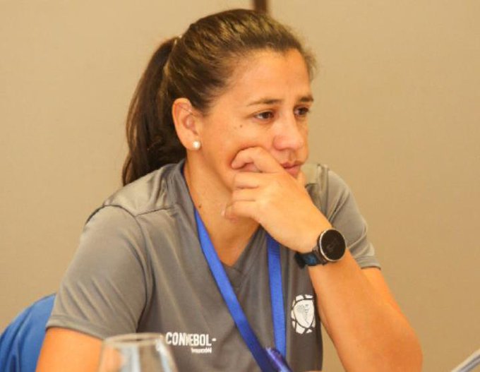 Mundialista Gómez viene a desarrollar el femenino