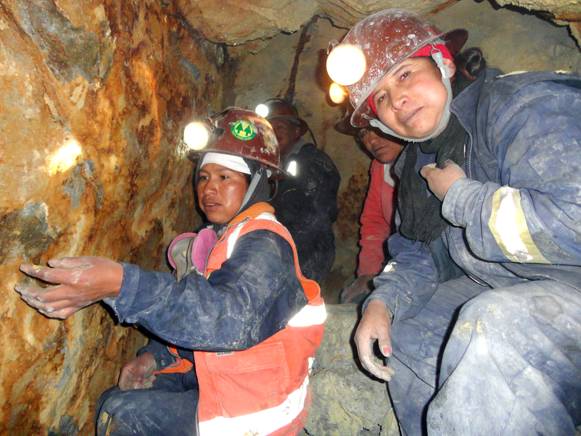 Minería chica es afectada por tributos y burocracia