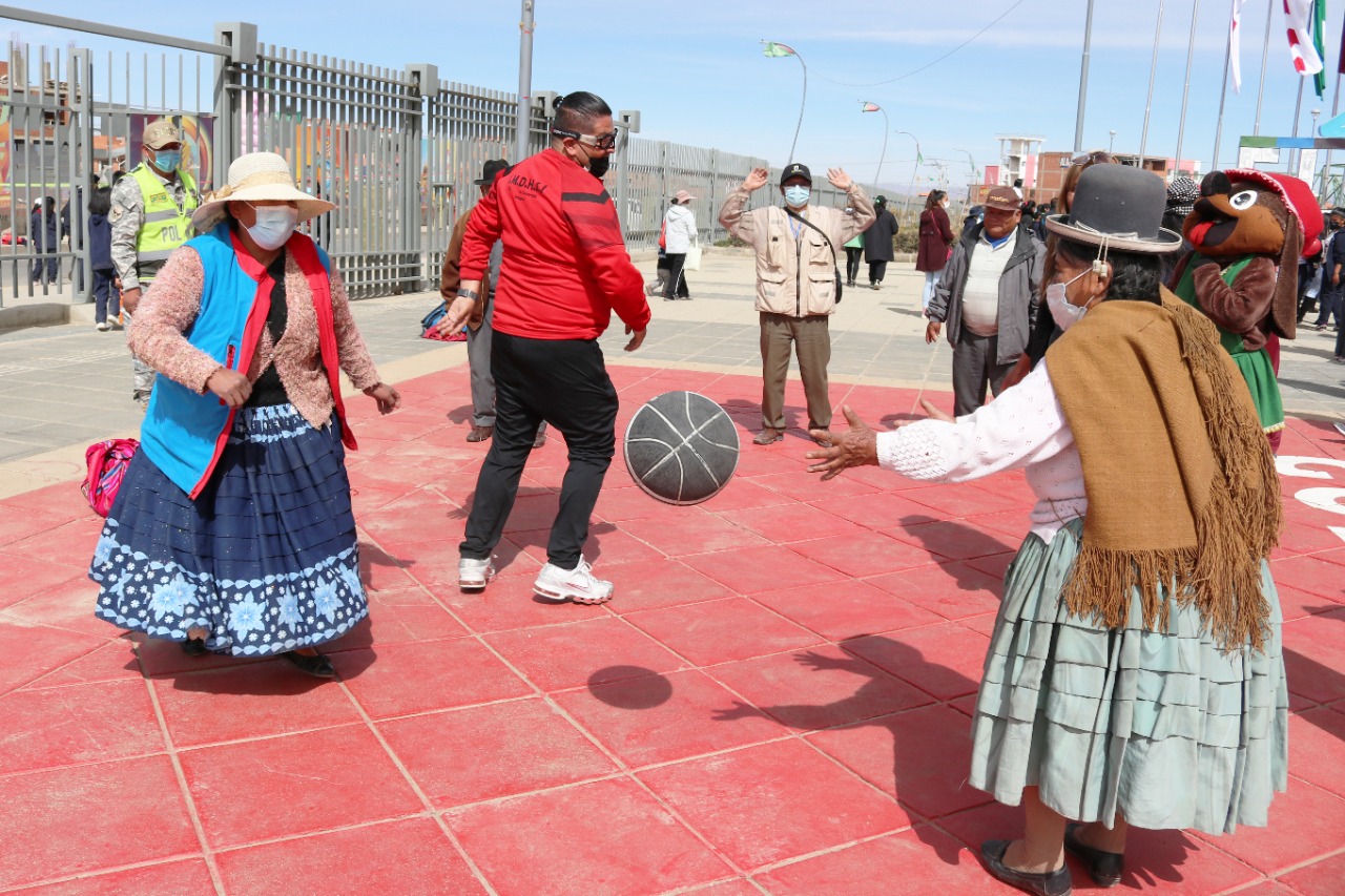 Diferentes actividades físicas por Día del Desafío en El Alto