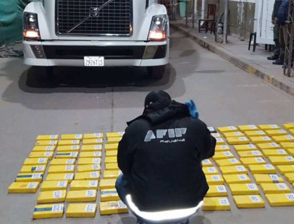 Interceptan camión con 131 kilos de  cocaína proveniente de Cochabamba