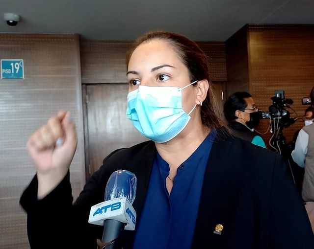 Diputada Rojas acusa a expresidente de  manipular justicia con fines políticos
