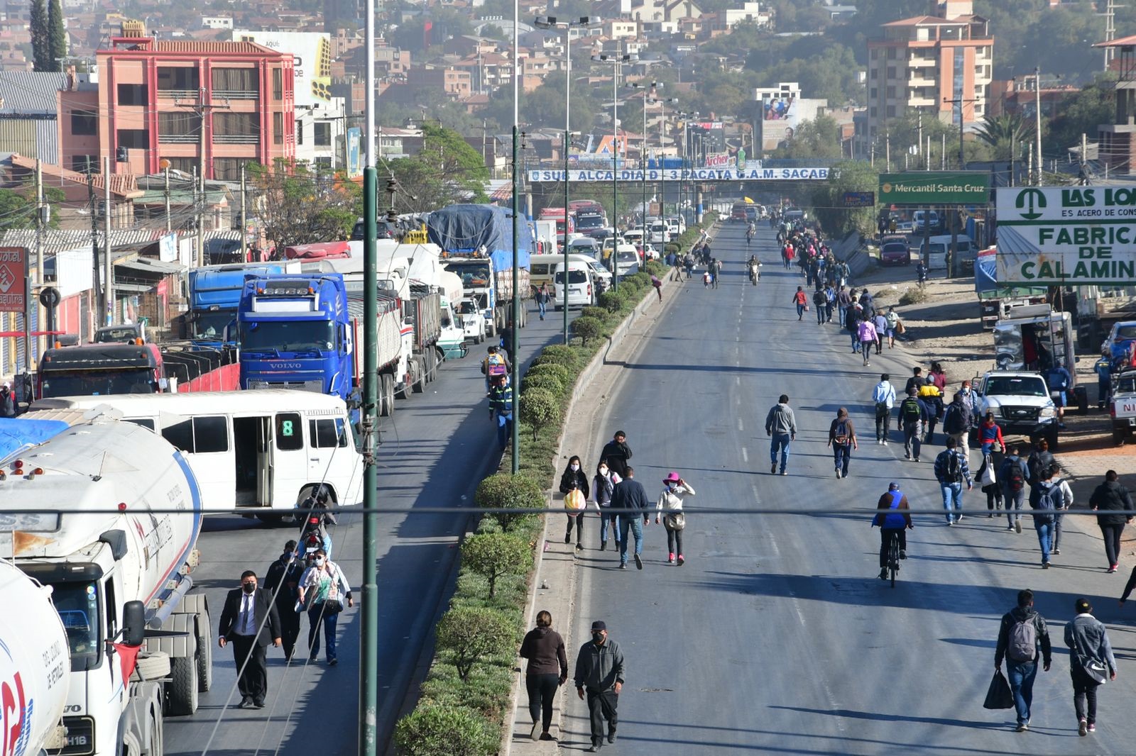 Ruta Cochabamba-Santa Cruz  bloqueada en tres sectores