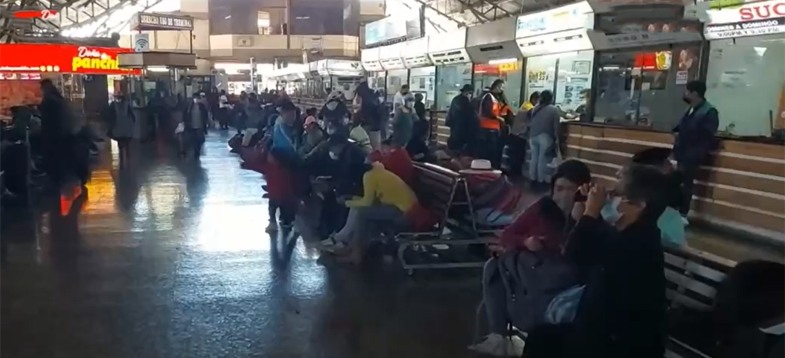 Suspenden viajes desde  Cochabamba por bloqueo