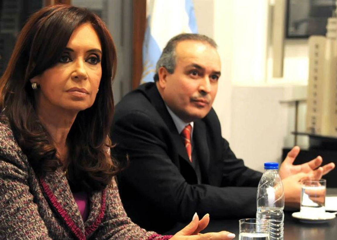Muestran mensajes de exsecretario como pruebas contra Cristina Kirchner