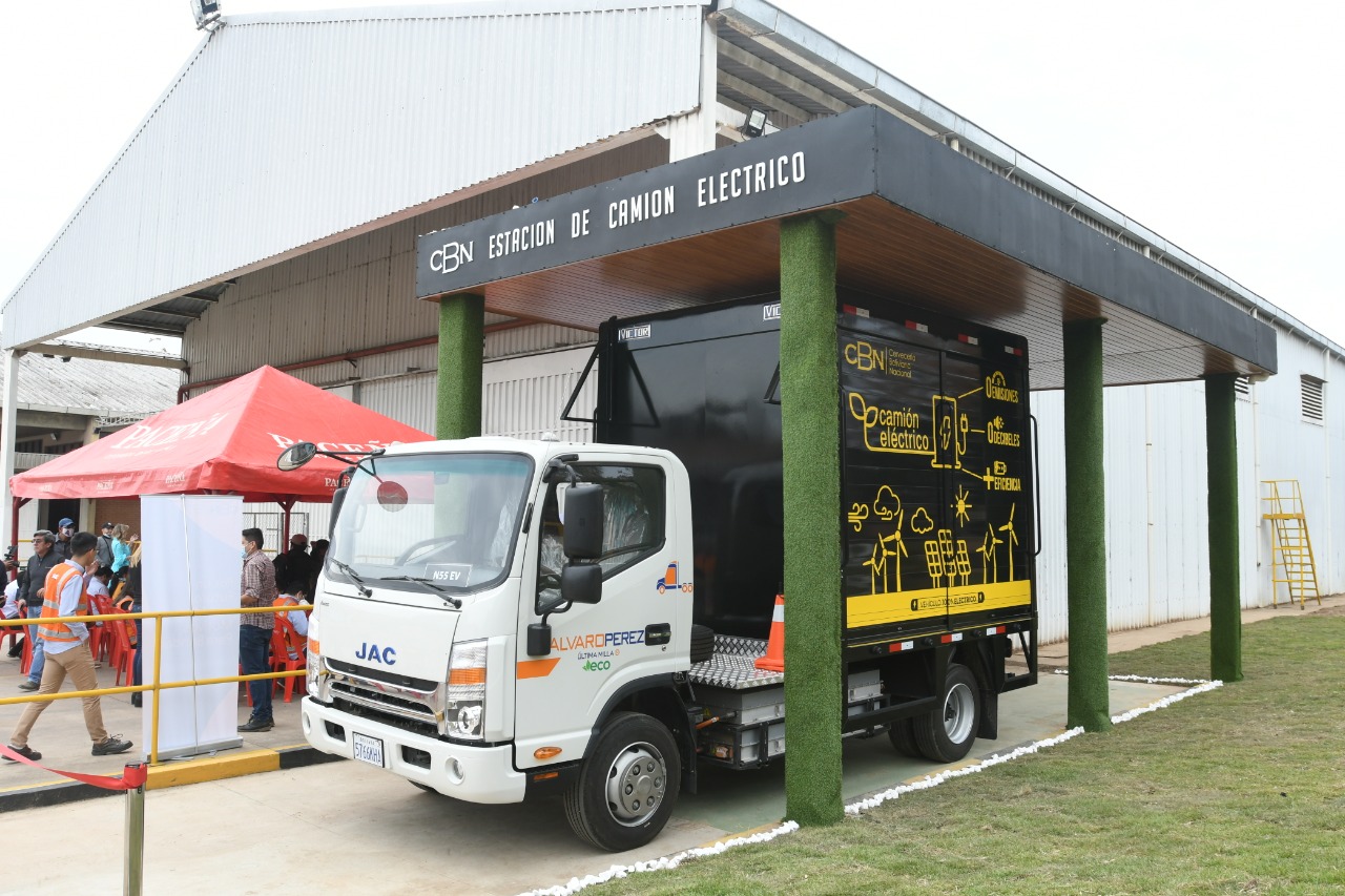 CBN presentó camión eléctrico para productos