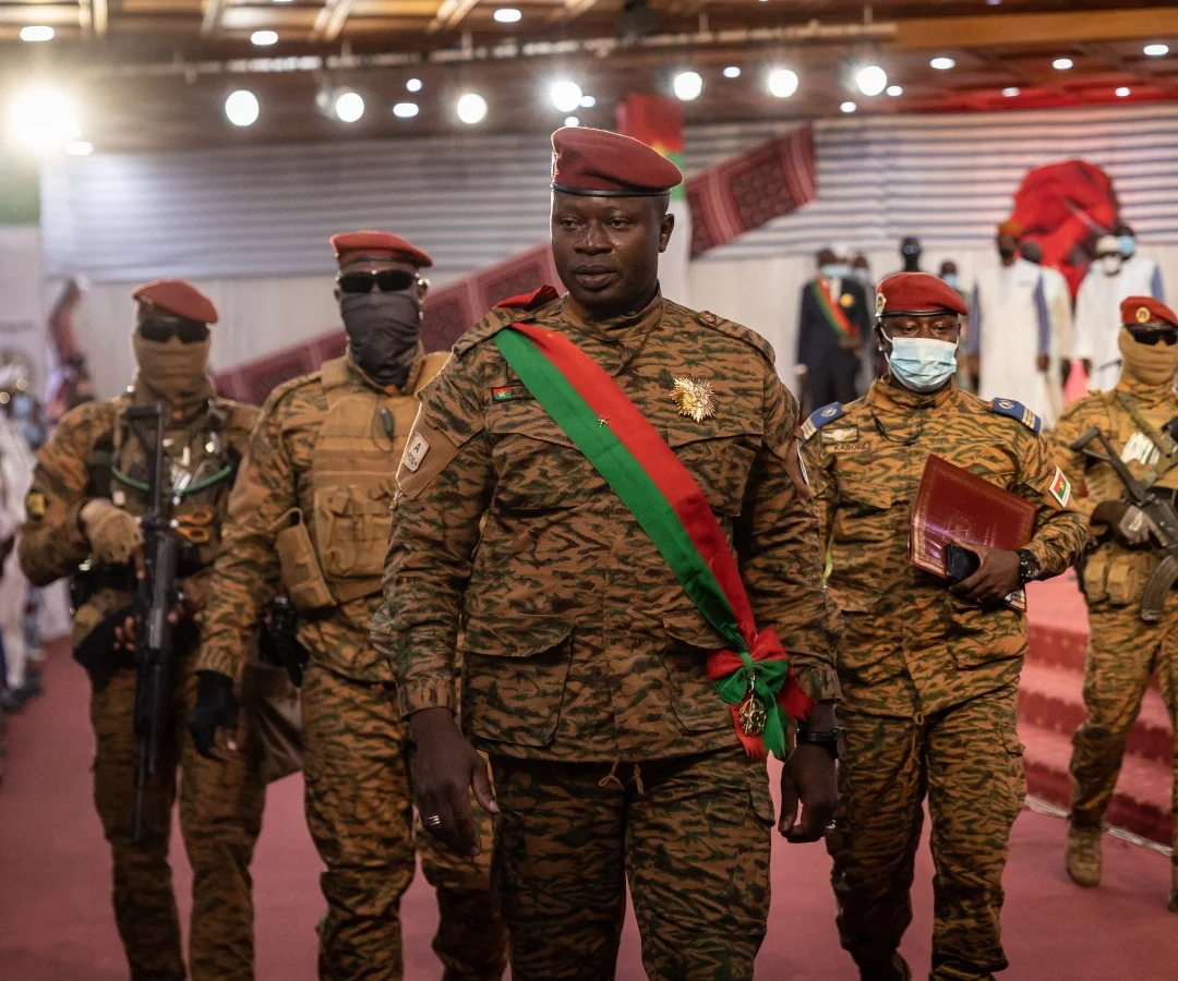Presidente de Burkina Faso dimite para evitar violencia