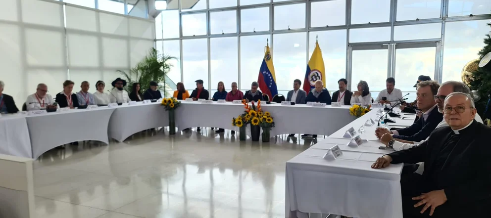 Gobierno colombiano y ELN  reinician negociaciones de paz