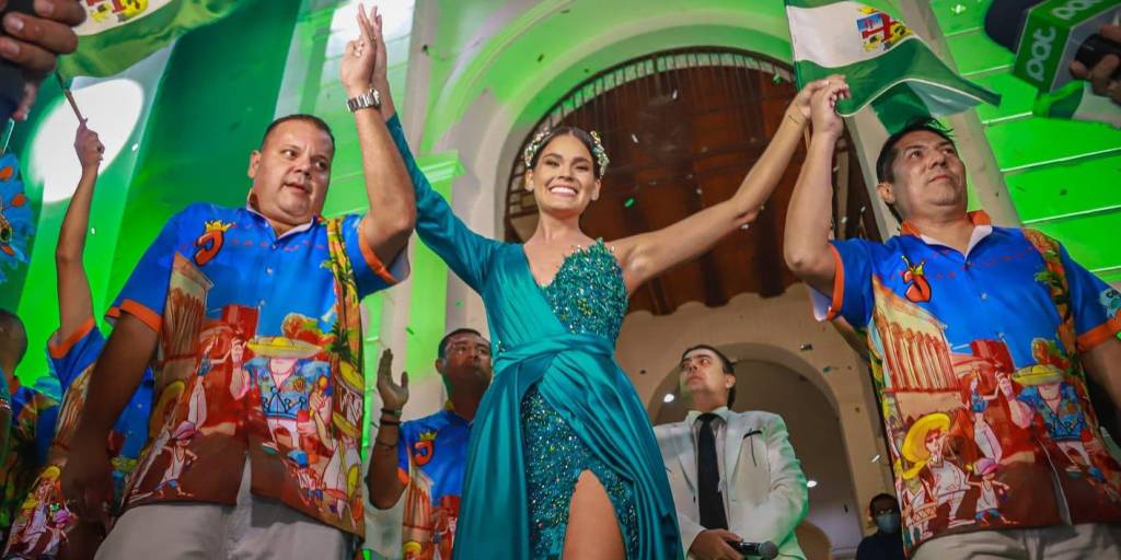 Elu Gonzales deja corona de Reina del Carnaval
