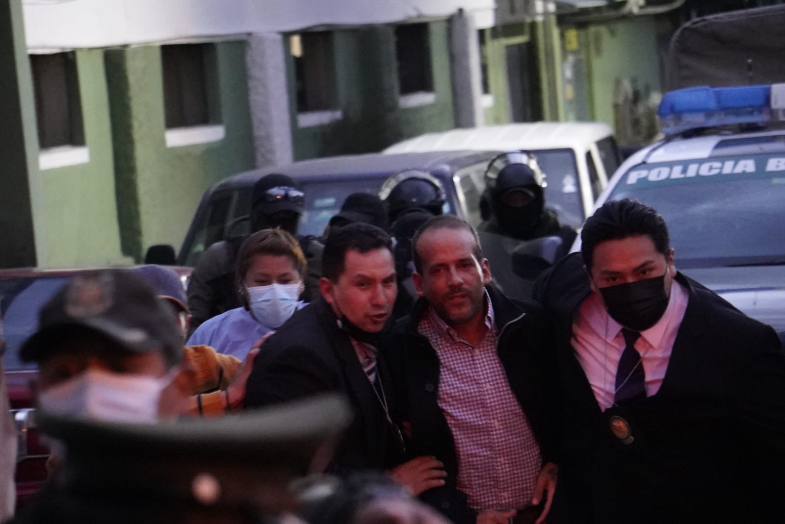 Condenan tortura psicológica  contra gobernador Camacho