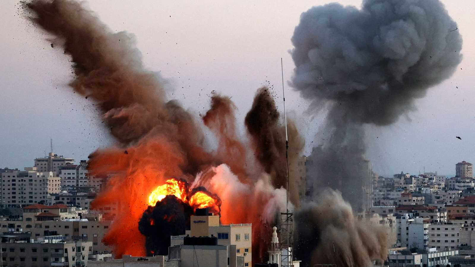 Israel bombardea un centro  subterráneo del grupo Hamás