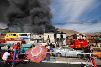 Hay 40 residentes bolivianos afectados por incendio en Iquique