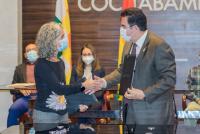 Firman convenio para fortalecer salud pública en Cochabamba