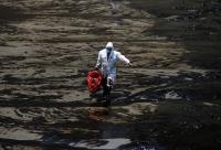 Decretan emergencia climática por  derrame de petróleo en costas peruanas