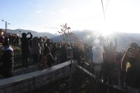 Bolivianos toman primeros rayos del sol con diversas ceremonias
