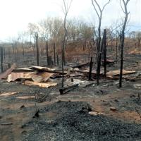 Familias indígenas ayoreas pierden sus pertenencias y huyen del fuego