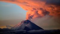 Volcán Maura Loa entra en  erupción luego de 40 años