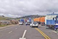 Bloqueo de carreteras aísla a Potosí del resto del país