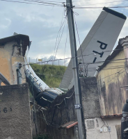 Avioneta se estrella contra    residencias en Belo Horizonte