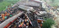 Suben a 288 muertos por choque  múltiple de trenes en la India