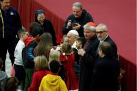 Papa Francisco cumple 87  años y lo celebra con niños