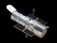 Hubble capta galaxia similar  a una brillante bola de nieve
